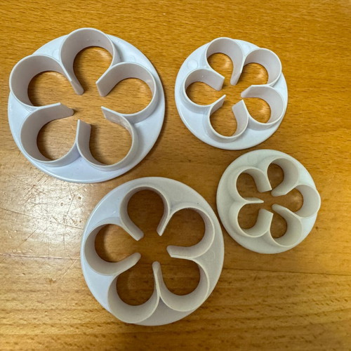 Baking cutters and plungers set 50+ used, flower theme