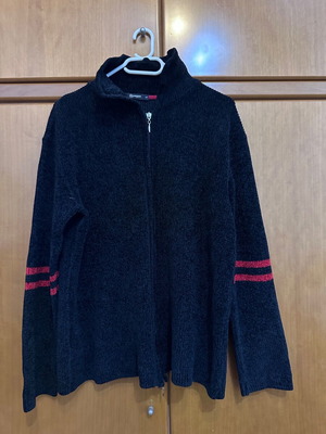 Oxygen Chenille men's cardigan size L black with red details like new