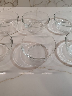 Glass bowls Italian set of 6 like new