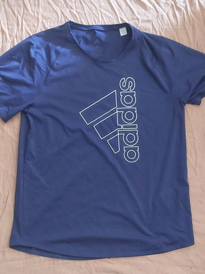 Adidas t-shirt like new, blue, size M