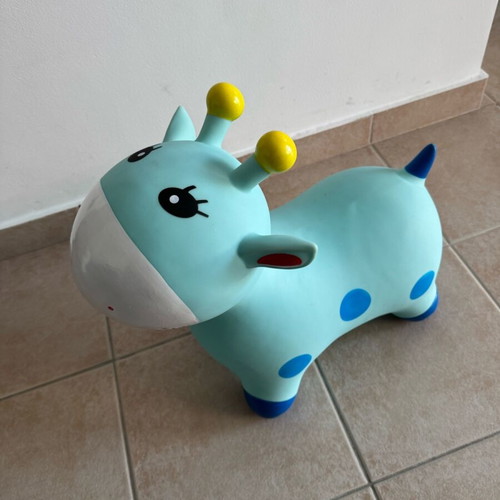 Hop Hop Bouncing Ball Giraffe Sky Blue like new