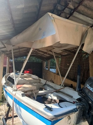 Βάρκα μεταχειρισμένη με μηχανή Tohatsu 9.9 hp δίχρονη και τρέιλερ