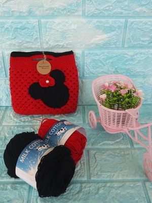 Handmade girls' handbag cotton yarn, new, black and red