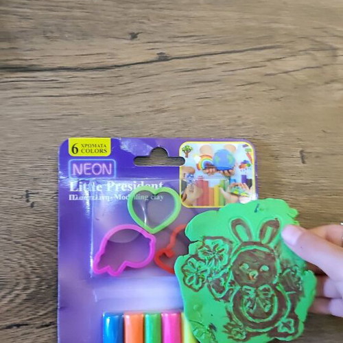 School set rainbow theme new with 24 markers and gift
