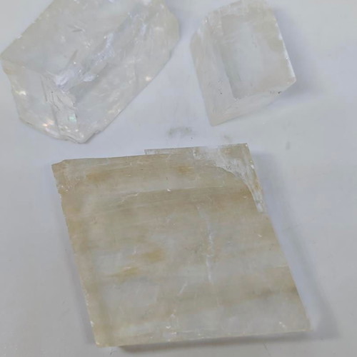 Set of 3 natural topaz crystals like new