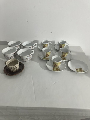 Set of 17 cups and mugs