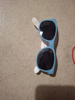 Children's sunglasses like new, blue, polarised for ages 2-6