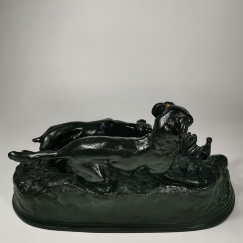 Metal hunting statue with dogs used, 70s