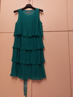 Veraman elastic dress like new with ruffles