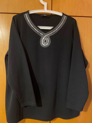 Plus size long-sleeve Bonmarche blouse like new, size L, black with embroidery