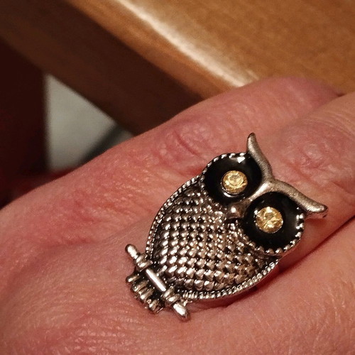 Adjustable ring in excellent condition