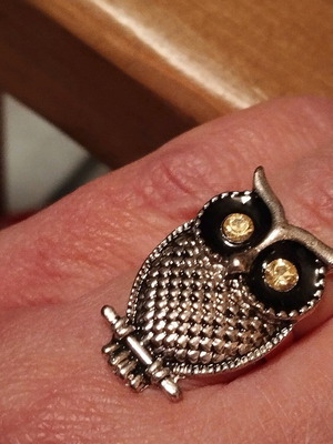 Adjustable ring in excellent condition