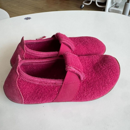 Living Kitzbühel children's wool slippers size 30 used, pink, flexible sole