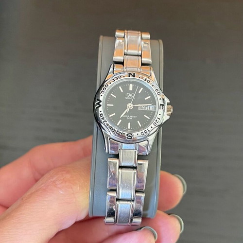 Q&Q Women's Watch with Silver Metal Bracelet like new