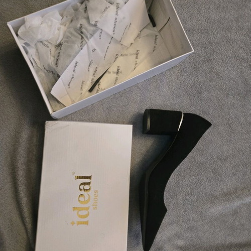 Suede pumps new size 41 with gold details, Ideal Shoes