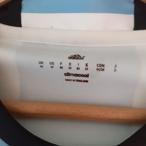 Argentina football jersey like new, official replica