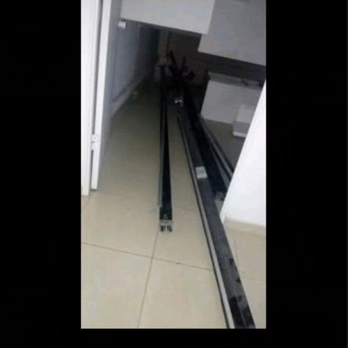 Roller shutters like new with electric motor and remote control