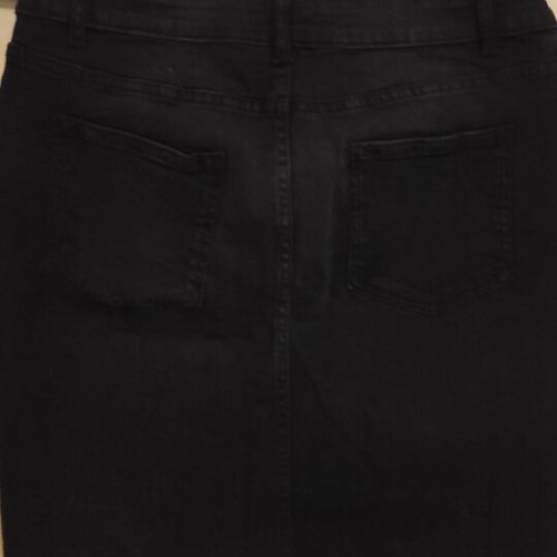 Black short denim skirt used, large, with silver details
