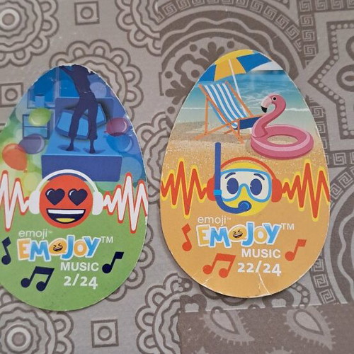 Emoji figures used, set of 11 pieces