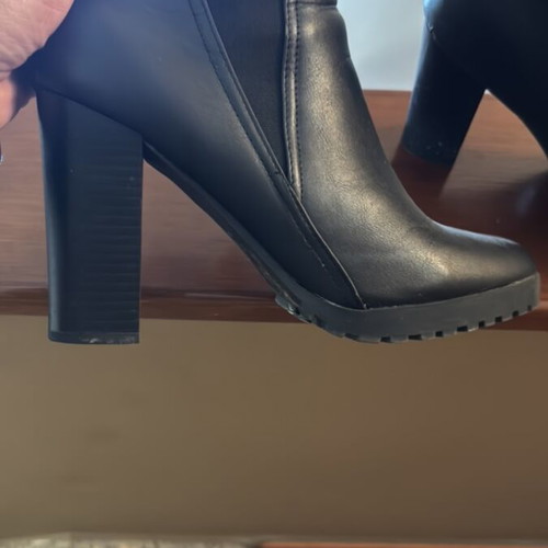 Ateneo black boots like new, size 40