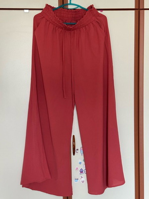 Red bell-bottom pants new, size L