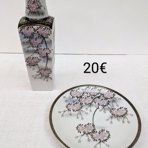 Japanese decorative vase and saucer like new, 1960s with blossoming almond tree and gold details