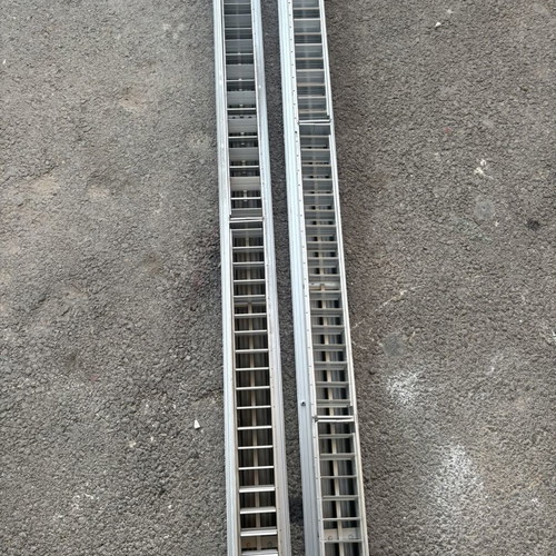 Aluminum Linear Air Conditioning Vents like new, 40m total