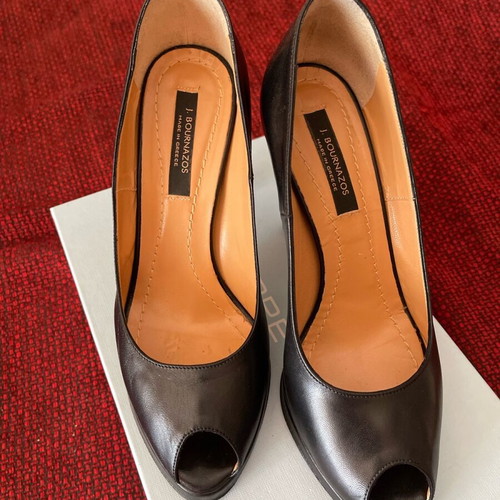 Bournazos leather pumps size 39 like new, black