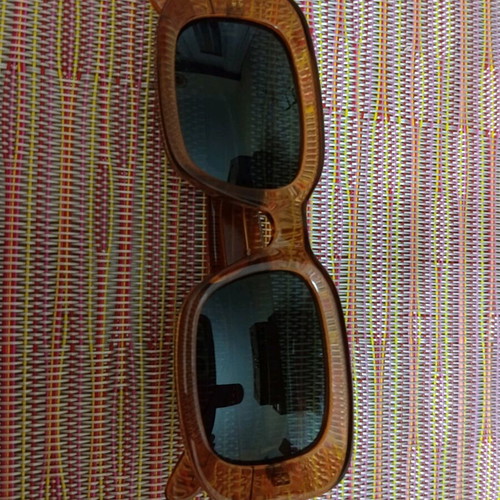 Opal sunglasses like new with brown transparent frame and comfortable lens
