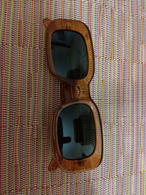 Opal sunglasses like new with brown transparent frame and comfortable lens