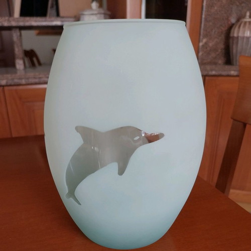 Vase new with dolphins
