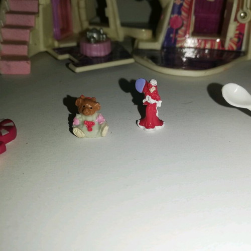 Polly Pocket Starcastle Peppermint Tea Playset used with key and 2 figures