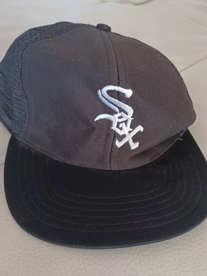 Chicago White Sox baseball cap used, authentic, black with white logo