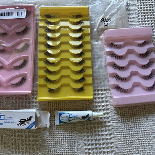 Eyelash sets with waterproof glue, new, 3 sets, 20 lashes each