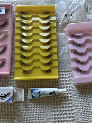 Eyelash sets with waterproof glue, new, 3 sets, 20 lashes each