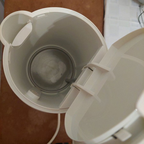 Johan kettle 2L white, lightly used, liquid indicator, 1850-2200W