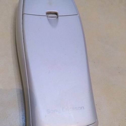 Sony Ericsson T68i used with original charger, collectible phone