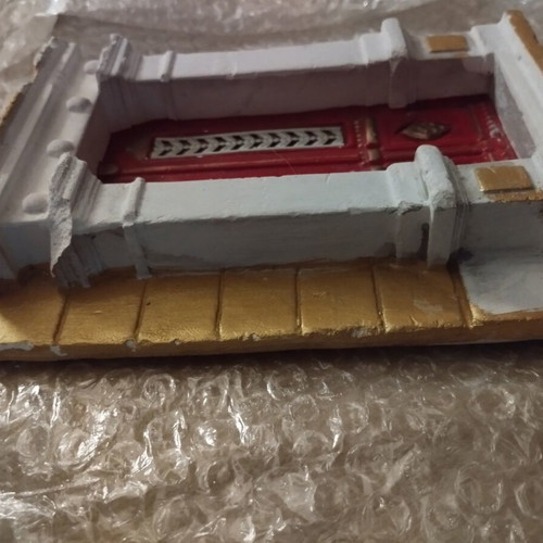 Plaster wall decor used with red door and columns 15x19 cm