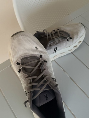 On Cloudsurfer Athletic Shoes like new, size 41