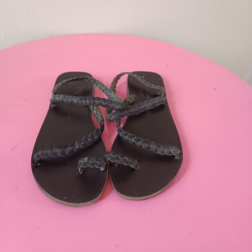 Women's leather sandals with braided straps like new, size 36, black