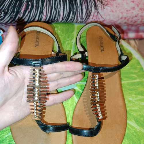 Migato Sandals Size 39 like new with rhinestones