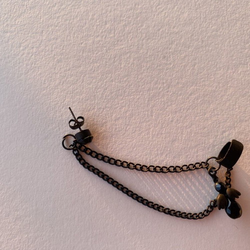 Earring new, black