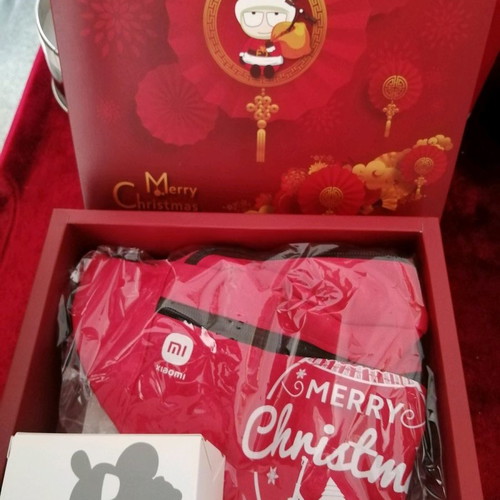 Xiaomi Christmas gift set new with waist bag and decorative figure
