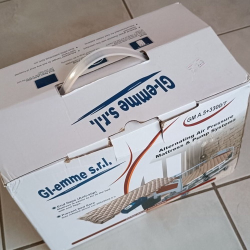 Alternating air pressure mattress like new with pump and repair kit