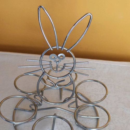 Metal bunny egg holder with 6 ceramic eggs new