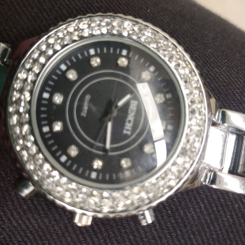 Women's wristwatch new silver with round dial and rhinestones