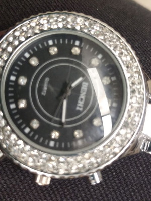 Women's wristwatch new silver with round dial and rhinestones