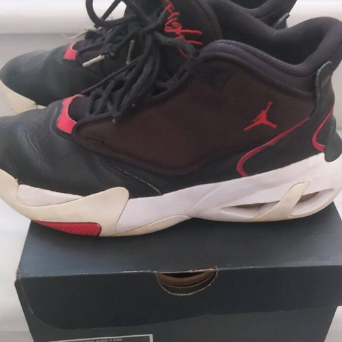 Jordan Max Aura athletic shoes like new, size 39, black and red