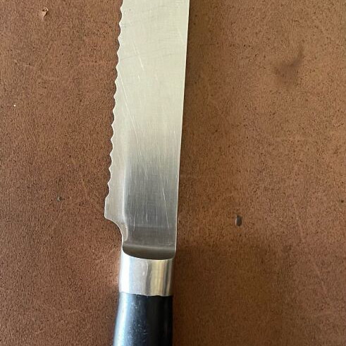 Bread knife like new, sturdy