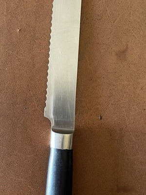 Bread knife like new, sturdy